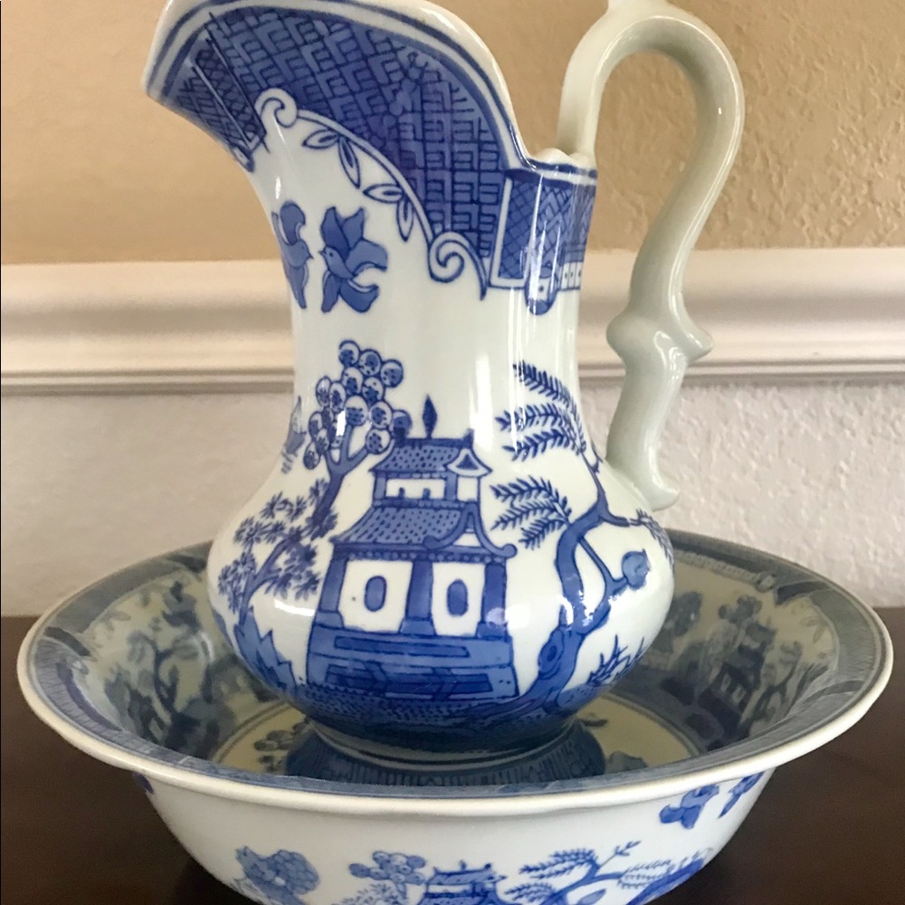 E.C.Challinor Blue Willow Pitcher & Basin